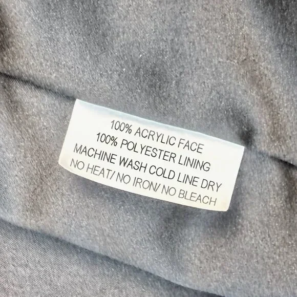 Fabulous-Furs Donna Salyers Silver Faux Fur Hook Vest (XS) - Picture 5 of 5